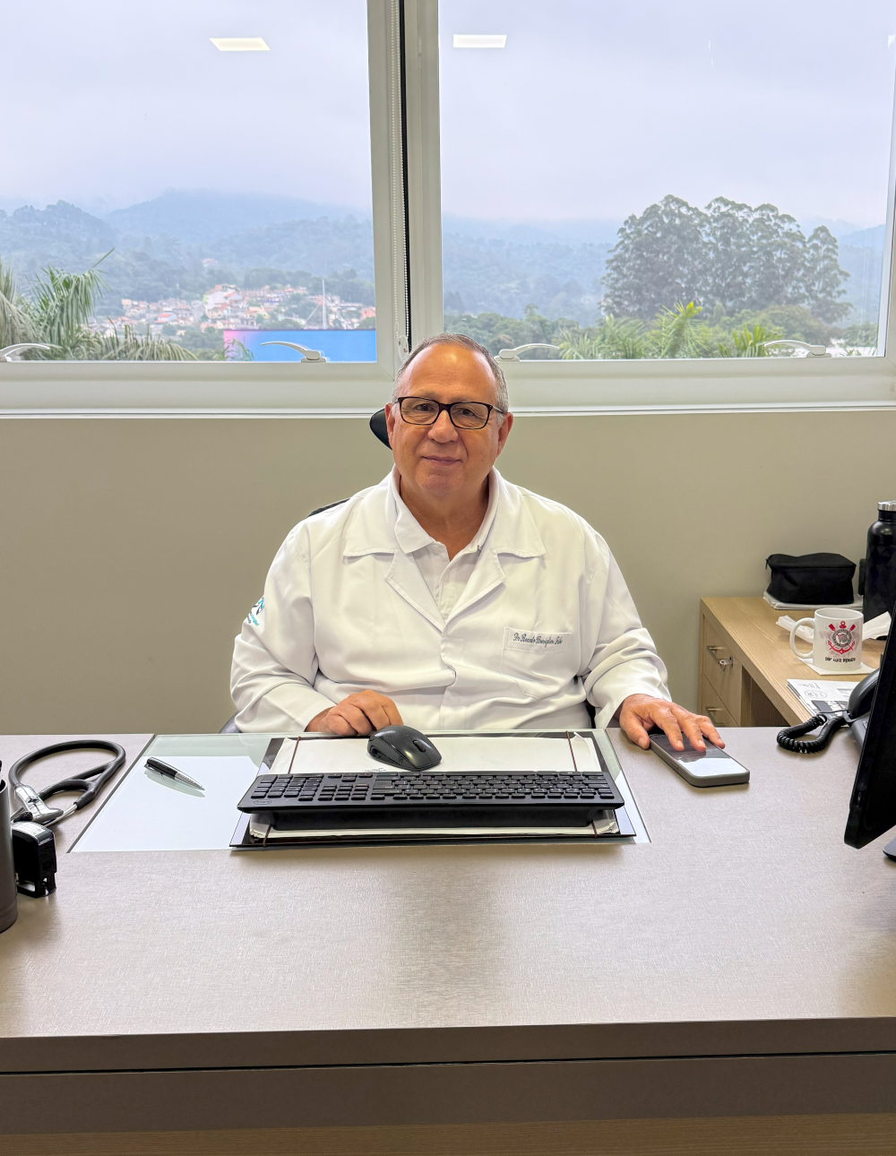 Médico em seu consultório